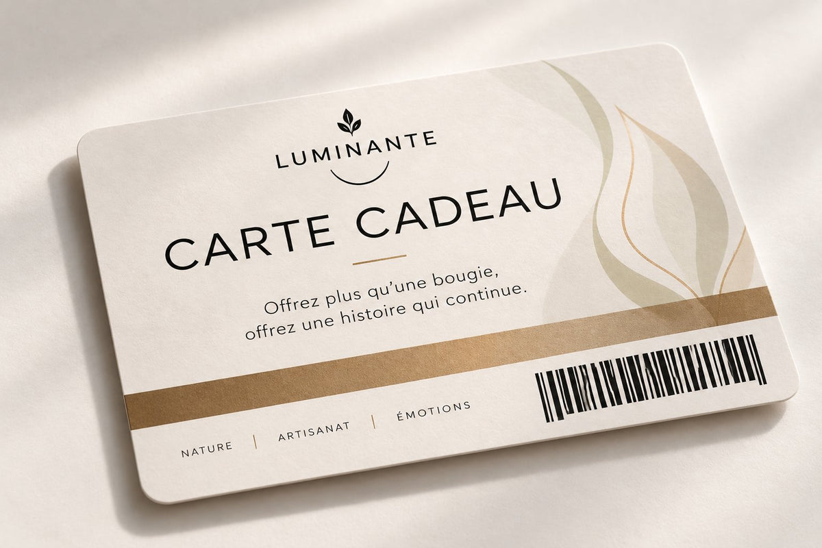 Carte cadeau Luminante posée sur un fond crème, logo Luminante et bande dorée