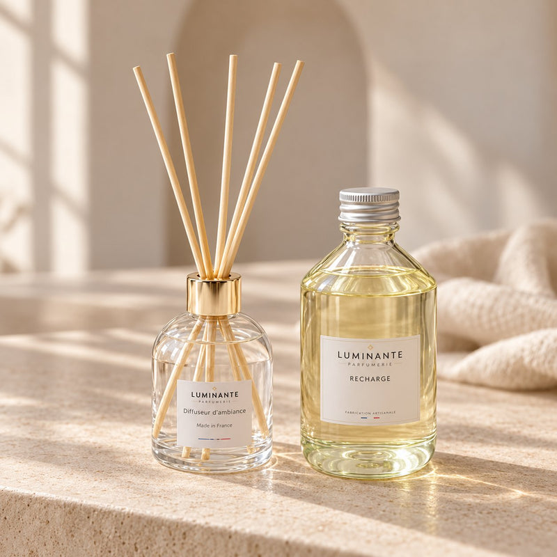 Coffret cadeau Luminante 1+1 : un diffuseur d'ambiance avec ses bâtonnets en rotin et son flacon de recharge
