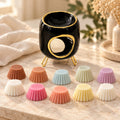 Coffret cadeau Luminante Odyssée olfactive : un brûle-parfum en céramique noire et dorée et dix fondants parfumés de couleurs variées