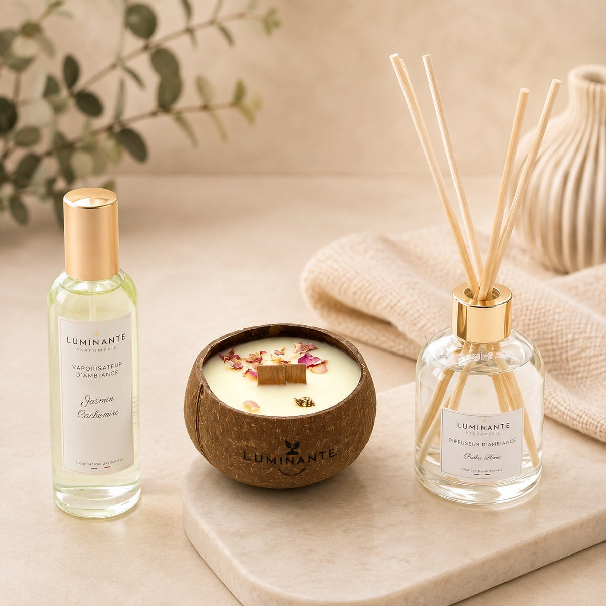 Coffret Grand rituel Luminante : vaporisateur d'ambiance, bougie dans son contenant en noix de coco et diffuseur avec ses bâtonnets