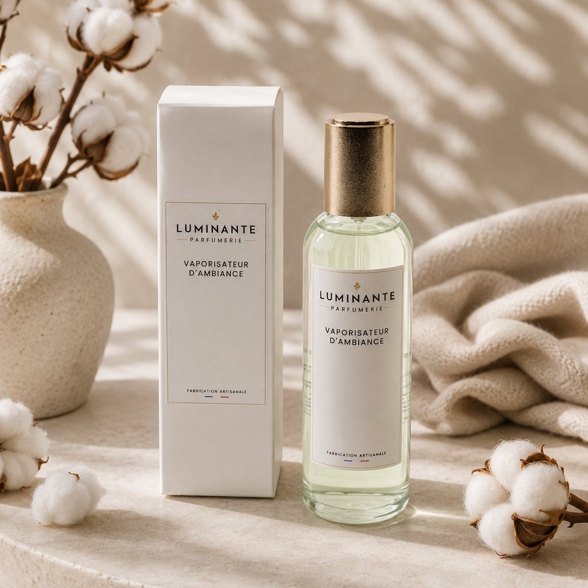 Vaporisateur d'ambiance Luminante Fleur de coton avec son étui blanc