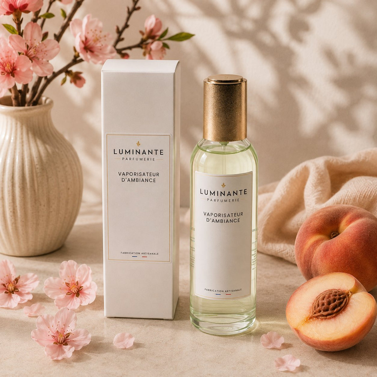 Vaporisateur d'ambiance Luminante Pêcher fleuri avec son étui blanc