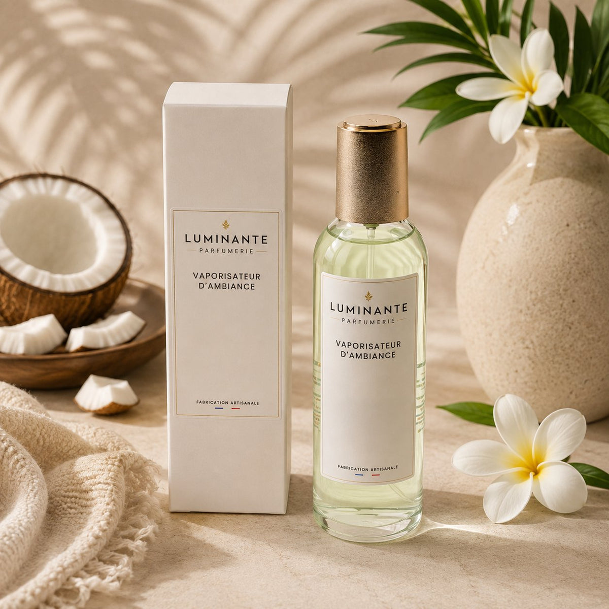 Vaporisateur d'ambiance Luminante Tiaré-coco avec son étui blanc